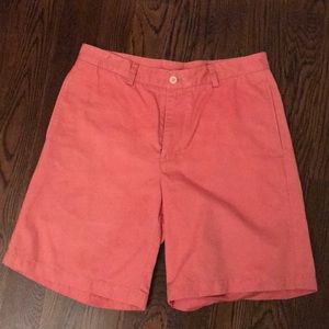 Light red vineyard vines dress shorts